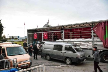 Rizeli arıcılar arı besleme şekeri dağıtımına yoğun ilgi gösterdi