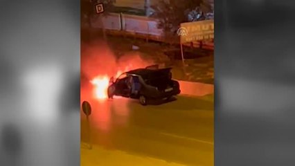 Seyir halinde alev alan otomobilde hasar oluştu