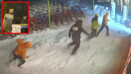 Uludağ'daki vatandaşların ayı ile imtihanı! Göz göze gelince kaçmaya başladılar