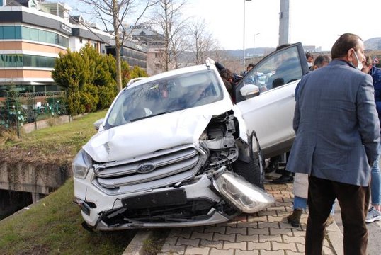 Maltepe'de 5 aracın karıştığı kazada 5 kişi yaralandı