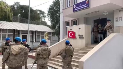 ŞANLIURFA - Aranan cinayet zanlısı saklandığı çuvalların altında yakalandı