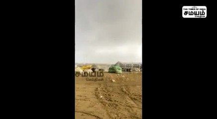 கடலில் சூறாவளி காற்று; தூக்கி வீசப்படும் வலைகள்; அலறி அடித்த மீனவர்கள்!