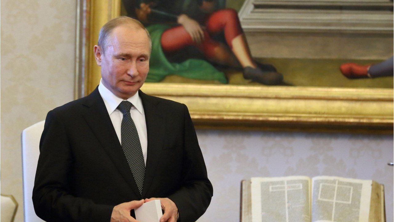 FEMME ACTUELLE - Vladimir Poutine : pour quelles raisons a-t-il "toujours caché ses deux filles" ?