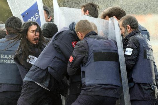 Son dakika haber! AA'nın savaş muhabirliği eğitiminde toplumsal olaylara müdahale tatbikatı