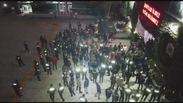 Son Dakika | ÇALDIKLARI ÇEKLERLE DOLANDIRICILIK YAPAN ŞEBEKEYE 13 İLDE OPERASYON DÜZENLENDİ 39 GÖZALTI