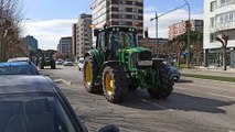 Camiones y tractores muestran su rechazo en Burgos a la subida del combustible