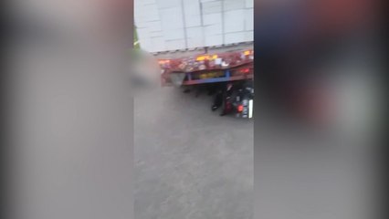 Tak Kuat Menanjak, Truk Hebel di Bojonggede Bogor Mundur Lindas Ojol