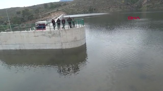 Baraj doldu, çiftçi hatıra fotoğrafı çekti