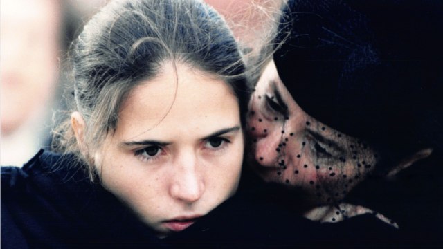 GALA VIDEO - Photos volées de Mazarine Pingeot et Ali Baddou : Une séquence suffocante qui provoqua une réaction inattendue chez François Mitterrand