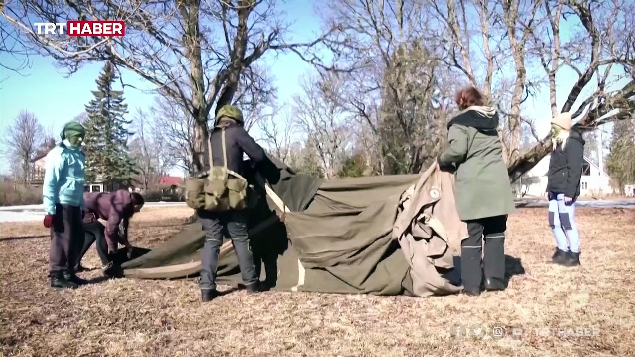 Estonyalı kadınlar, Ukrayna'daki savaş sonrası savunma eğitimi alıyor