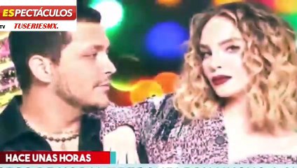 Christian Nodal y Belinda y presentando facturas