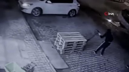 Büyükçekmece'de palet hırsızları önce kameraya sonra polise yakalandı