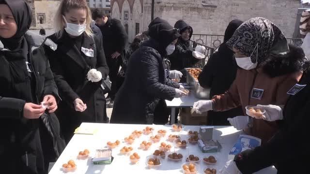 Muhsin Yazıcıoğlu için lokma dağıtıldı