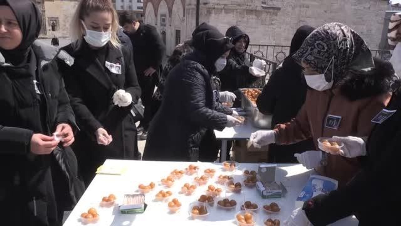 Muhsin Yazıcıoğlu için lokma dağıtıldı