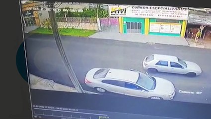 Vídeo mostra momento em que rapaz é assassinado no Bairro Neva