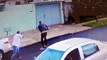Vídeo mostra que atirador limpou a arma, que teria travado, e atirou mais uma vez, já com vítima caída
