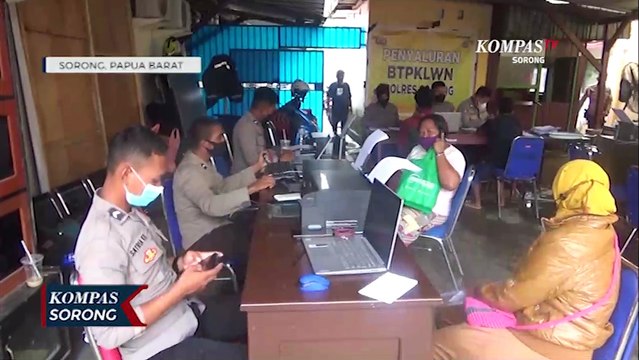 Bantu Pemulihan Ekonomi Polres Sorong Salurkan Bantuan Ke PKL Warung Dan Nelayan