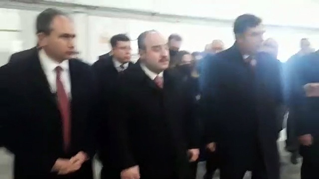 Başkan Çakın Bakan Varank’a fabrikasını gezdirdi
