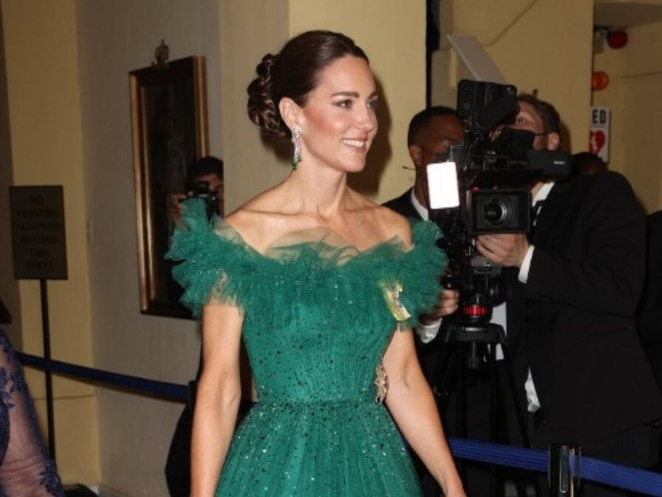 Herzogin Kate in Jamaika: Diese Botschaft steckt hinter ihrem Kleid