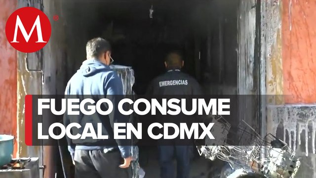 Bomberos controlan incendio en un local de comida en la CdMx