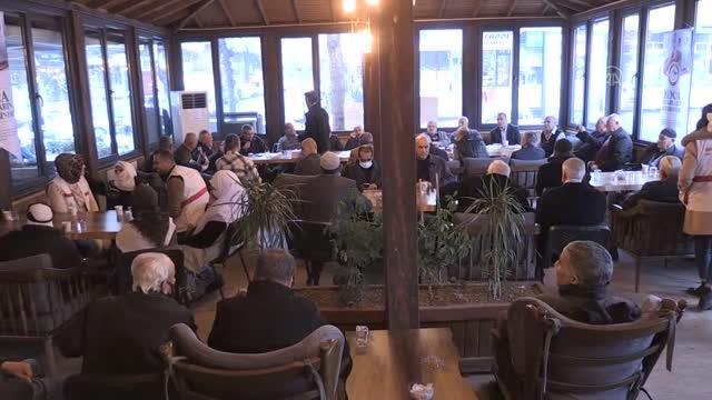 DİYARBAKIR - Yaşlı Çınar Korosu ndan akranlarına müzik dinletisi