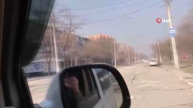 Mariupol'de siviller çatışmaların ortasında şehri terk etmeye çalışıyor
