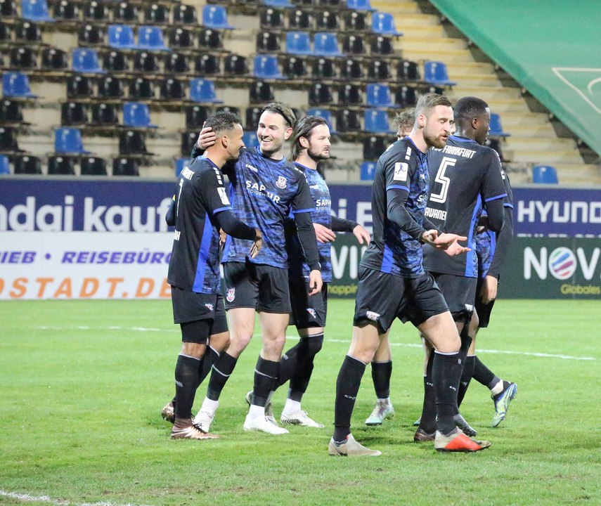 Kurioses eigentor inklusive: fsv frankfurt gewinnt ligaduell im hessenpokal