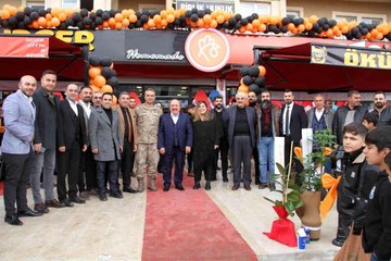 Silopi'de vatandaşlara bin adet hamburger ikram edildi