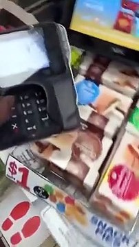 Ce gérant d'une supérette a mis en place une escroquerie au terminal de carte bancaire et se fait prendre en flag