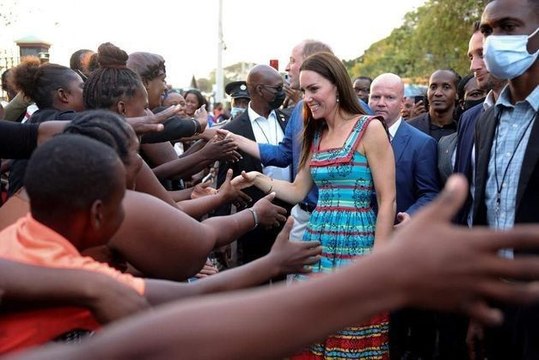Racisme, esclavagisme, colonialisme... Kate Middleton a fait une grave faute de communication, à son arrivée en Jamaïque...