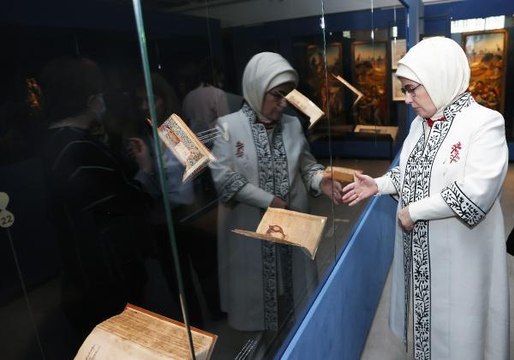 Emine Erdoğan, Belçika Kraliyet Kütüphanesi'ni ziyaret etti