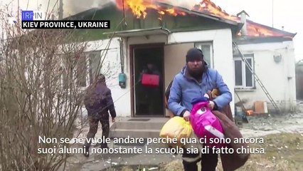 Kiev, cuoco italiano riapre la cucina di una scuola: "Resto qui per fare da mangiare agli anziani"