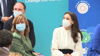 La nueva fórmula preferida de Letizia: look black & white y taconazos