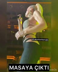 Gülşen bu kez de sahnede lolipop yalarken kendinden geçti!!