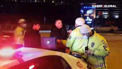 Kazaya karıştı, şoförün kendisi olmadığını iddia edip alkolmetreyi üflemeyi reddetti