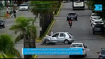 Impactante accidente: un motociclista dio varias vueltas por el aire en Ensenada
