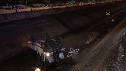 Sulama kanalına düşen kamyonetin sürücüsü yaralandı