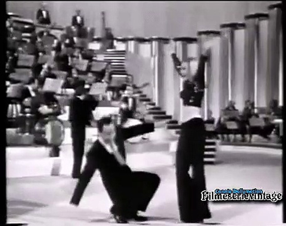 RAFFAELLA CARRÀ balla il Tuca Tuca con ALBERTO SORDI