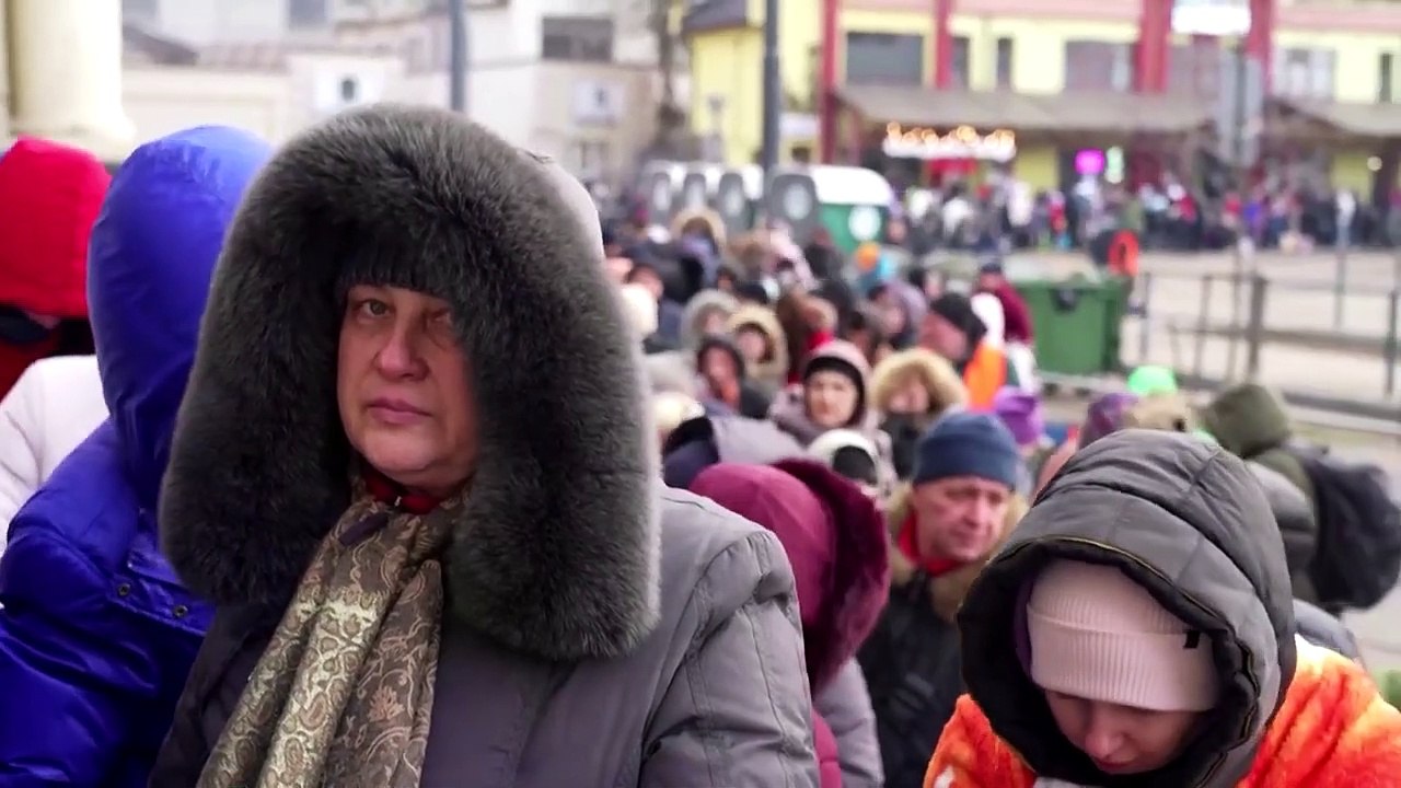 U.S. to welcome up to 100,000 Ukrainians fleeing war