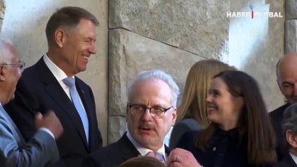 NATO Liderler Zirvesi'nin yankıları sürüyor! Aile fotoğrafında dikkat çeken detay gündem oldu