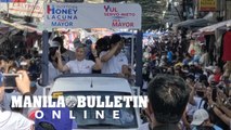 Dr. Honey Lacuna and running mate Yul Servo waves to residents of Tondo as they kick off their campaign