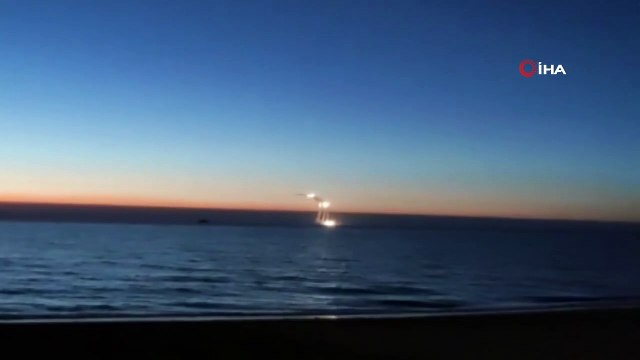 Rus savaş gemilerinin Ukrayna'ya füze fırlattığı anlar görüntülendi