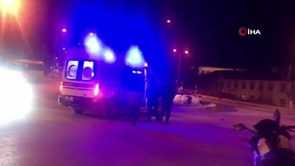 Seyir halindeki otomobille motosiklet çarpıştı: 1 yaralı