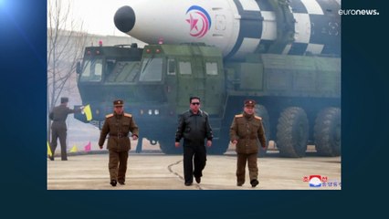 شاهد: بإشراف مباشر من "الزعيم" ... بيونغ يانغ تختبر "الصاروخ الوحشي" العابر للقارات