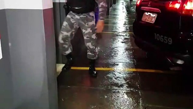 Mulher em posse de crack é detida pelo Pelotão de Choque no Bairro Santa Cruz