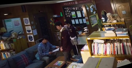 Extracurricular S01 E01