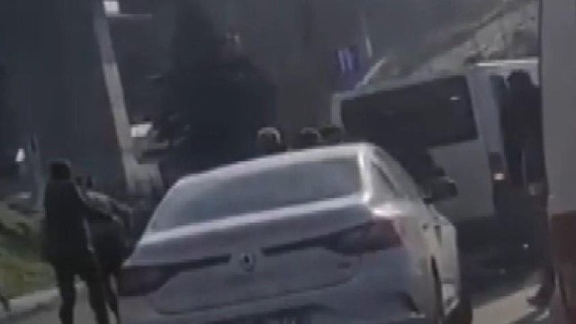 Eyüpsultan’da sopalı yol verme kavgası kamerada