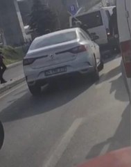 EYÜPSULTAN'DA SOPALI YOL VERME KAVGASI KAMERADA