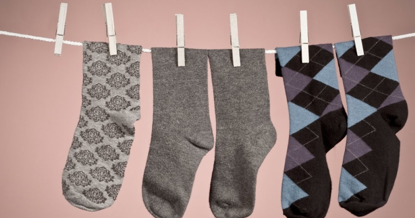 Leurs chaussettes et sous-vêtements disparaissent, ce qu'ils découvrent est incroyable