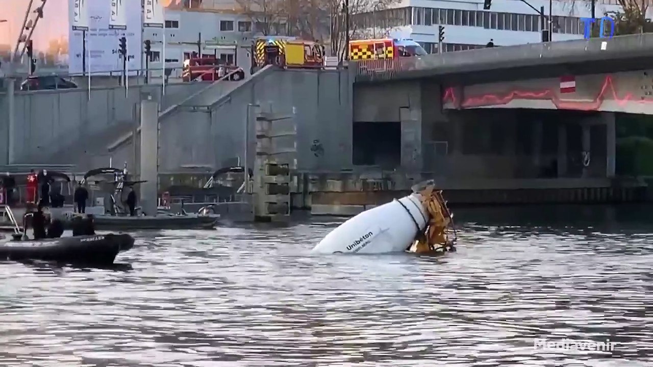 Un camion-toupie est tombé dans la Seine à la suite d'une "mauvaise manœuvre" du conducteur